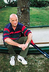 I l&oslash;pet av en sesong regner Jan &Oslash;rnulf Melbostad med at det blir om lag 100 kanoturer. Han b&aelig;rer kanoen alene mellom vannene&hellip;