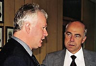 Ordf&oslash;rer Geir Rognan i &Oslash;ksnes i samtale med helseminister Tore T&oslash;nne