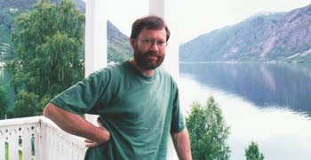 &ndash; En att&aring;taktivitet skal ikke skje til trengsel for den vanlige jobben, sier Terje Kjer som ser sanghobbyen som en stor&hellip;