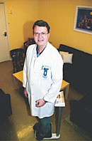 Hos Olof Ulwan i spiseforstyrrelsesteamet ved Ullev&aring;l sykehus m&aring; pasientene g&aring; p&aring; vekten med ryggen til. Spr&aring;ket som kommer&hellip;