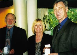 PSL-leder Berit Norling, flankert av r&aring;dgiver Sverre Strand og president Hans Petter Aarseth i Legeforeningen. Foto E.J&hellip;