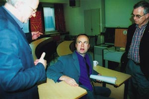 Politikeren Lars Erik Flat&oslash;, statssekret&aelig;r i Sosial- og helsedepartementet, ble bombardert med kritiske sp&oslash;rsm&aring;l fra norske&hellip;