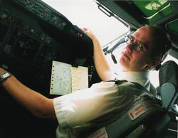 Johannes Arnesen hoppet av legekarrieren til fordel for en trangere, men likevel luftigere tilv&aelig;relse som SAS-pilot. Begge&hellip;