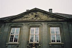 Figur 1    Gavl, Det Kongelige Frederiks Hospital, K&oslash;benhavn. Foto &Oslash;. Larsen 2000