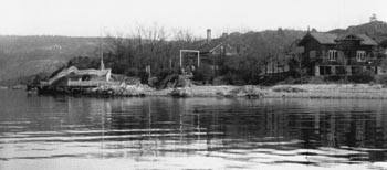 Figur 7    Barneavdelingen for tuberkul&oslash;se p&aring; Bleik&oslash;ya i Oslofjorden. Foto fra 1885 (10)