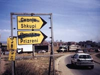 Hatet mot serberne var s&aring; stort i Kosovo at selv navneskiltene med kyrillisk skrift, som serberne brukte, overalt var&hellip;