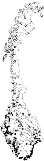 Figur 2  Kartet viser funnsteder (fylte sirkler) for Ixodes ricinus i Norge. &Aring;pne sirkler viser steder hvor vertsdyr er&hellip;