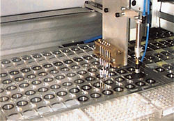 Figur 3  Mikromatriserobotene ved Norges teknisk-naturvitenskapelige universitet og Radiumhospitalet. I forgrunnen ser man&hellip;