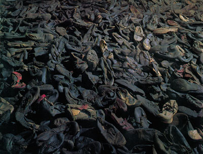 Figur 2  SS konfiskerte alle personlige eiendeler fra j&oslash;dene f&oslash;r de ble gasset i hjel i d&oslash;dsleirer som Auschwitz, Majdanek&hellip;