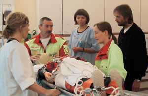 Et tverrfaglig team ved skadestuen i Alta tar imot en multitraumatisert &laquo;pasient&raquo; som blant annet har bekkenfraktur