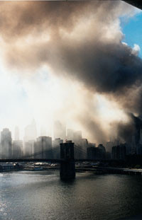 Bildet er tatt fra Manhattan Bridge om ettermiddagen 11. september