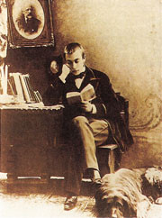 Fotografi av Rakhmaninov fra tiden da han ble uteksaminert fra konservatoriet. I bakgrunnen, p&aring; veggen, kan man se et&hellip;