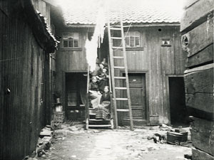 Figur 2   &Aring; gjennomf&oslash;re de dietetisk-hygieniske forholdsregler var ikke enkelt for folk som bodde slik som denne&hellip;