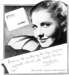 Figur 2   Sigarettmerket Medina som et totalkonsept &ndash; dette innlegget i sigarettpakkene var i alle fall myntet p&aring; kvinnelige&hellip;