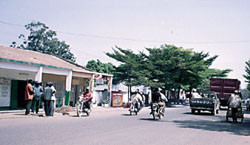 Gatetrafikk i Ngaoundere. Foto K. Holtedahl