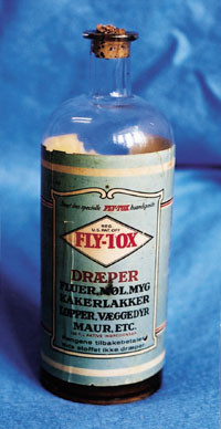 Bj&oslash;rn Solbakkes samling hos Billakkspesialisten A/S St. Hanshaugens Fargehandel, Oslo. Alle foto &Oslash;ivind Larsen 2002