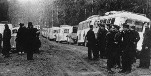 Henting av konsentrasjonsleirfanger med de hvite bussene i april&ndash;mai 1945, ble organisert av svensken Folke Bernadotte etter&hellip;