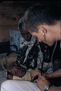 De helsemessige forholdene er sv&aelig;rt vanskelige, sier legen Jan Desnedt, som jobber for Leger Uten Grenser i leirene. Alle&hellip;