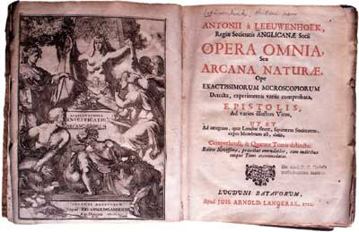 Figur 2   Antoni van Leuwenhoek (1632&thinsp;&ndash;&thinsp;1732) konstruerte et av de f&oslash;rste brukbare mikroskopene. Gjennom hans egne b&oslash;ker f&aring;r&hellip;