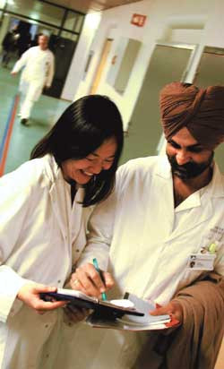 Hjelp til og veiledning av nye kolleger bidrar til godt arbeidsmilj&oslash;.