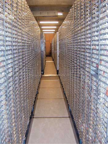 Figur 4   Arkivet ved Gades Institutt, Avdeling for Patologi, Haukeland Universitetsykehus. Her finnes ca. to millioner&hellip;