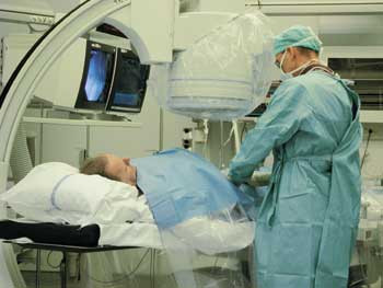 Utstyrsparken ved Intervensjonssenteret er i f&oslash;rste rekke beregnet p&aring; kirurgiske og radiologiske teknikker. Her gj&oslash;r en&hellip;