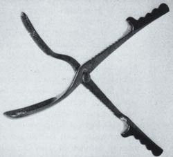 Figur 3  Simpsons kranioklast. Rikshospitalets obstetriske samling. Foto Svein Plukkerud