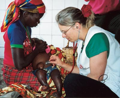 Et barn med leversvikt. Barnet har f&aring;tt &laquo;tradisjonell behandling&raquo; med planten Santa Maria. Leveren er palpabel helt ned til&hellip;