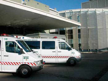 Australske ambulanser klare til utrykning. Foto Per-Henrik Randsborg