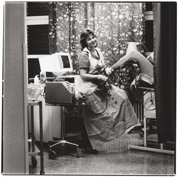 En lege og en fotograf reiser rundt i landet for &aring; portrettere leger.