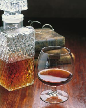 &laquo;Jeg bruker ved behandling av pneumoni alkohol, helst cognac, baade hos voksne og hos barn,&raquo; skriver distriktslege Sell&aelig;g i&hellip;