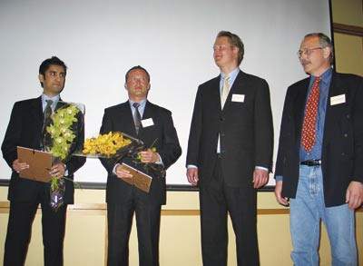 Fire av de fem forfatterne var til stede p&aring; Soria Moria for &aring; ta imot prisen for beste oversiktsartikkel 2004. Foto Eline&hellip;