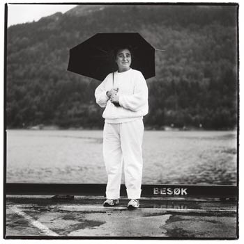 En lege og en fotograf reiser rundt i landet for &aring; portrettere leger.