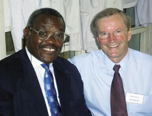 Sjeflegen ved Kilimajaro Christian Medical Centre, Mark Swai, sammen med presidenten i The International League of&hellip;