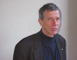 Leder i NEM, professor Georg H&oslash;yer, h&aring;per retningslinjene f&aring;r betydning i den videre prosessen. Foto Lise Ekern