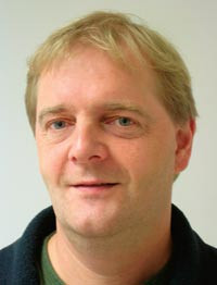 Professor Steinar Johansen studerer mRNA-spleising hos mennesket og encellede organismer. Foto Kenneth Mjelde