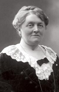 Betzy Kjeldsberg (1866&thinsp;&ndash;&thinsp;1950) var Norges f&oslash;rste kvinnelige fabrikkinspekt&oslash;r. Foto Th. Larsen, &copy; Drammens Museum