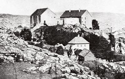 Lasarettet p&aring; Odder&oslash;ya, sett fra s&oslash;r omkring 1870. Foto ukjent