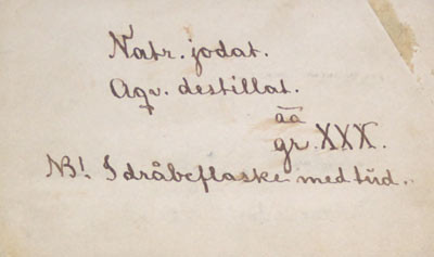 Figur 2  P&aring; denne bestillingen bruker Ibsen datidens synonyme navneform &laquo;Natr. jodat.&raquo; (natrium jodatum). I v&aring;re dager&hellip;