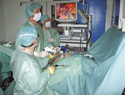 Gastrisk bypass ved Alerissykehuset utf&oslash;res av et team best&aring;ende av to kirurger, to operasjonssykepleiere, en&hellip;