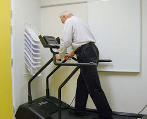 Figur 2  Belastningstest p&aring; tredem&oslash;lle. Foto Gustav Pedersen, Haukeland Universitetssjukehus