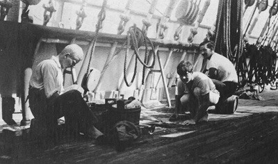 Figur 3  Storvask p&aring; dekket av barken &laquo;St&oslash;veren&raquo;. Renhold og hygiene til sj&oslash;s var viktig for et sunt bo- og arbeidsmilj&oslash;, og&hellip;