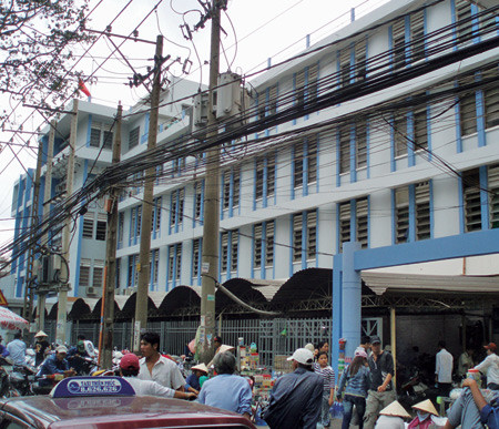 Det er et yrende liv utenfor sykehuset