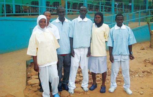 Staben ved f&oslash;deavdelingen har f&aring;tt nye kl&aelig;r og sko av firmaer i Norge. Foto Johanne Sundby