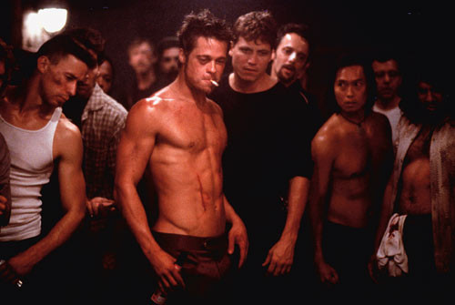I filmen Fight club opps&oslash;kes smerten som en kur mot modernitetens nummenhet. Brad Pitt som Tyler i forgrunnen. Foto Album&hellip;