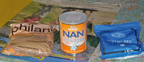 Et utvalg produkter som i dag inng&aring;r i ern&aelig;ringsprogrammene, blant annet brystmelkerstatning og gr&oslash;tpulver