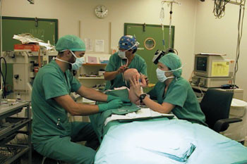 Figur 1  Anlegging av spinalanestesi hos nyf&oslash;dt