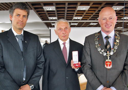 Fra venstre Tor Ingebrigtsen, administrerende direkt&oslash;r ved Universitetssykehuset Nord-Norge, Arne Fossli og Narviks&hellip;