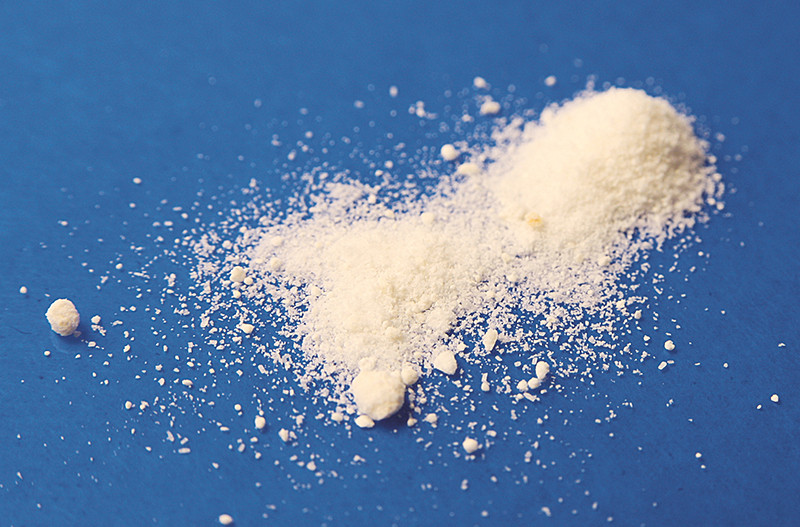 Figur 2  Parametoksymetamfetamin i pulverform. Med tillatelse fra Westin & Brede (11)