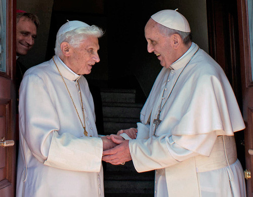 Figur 1  Pave Benedikt XVI kalles &laquo;pave emeritus&raquo; etter at han abdiserte 28.2. 2013. Det var paven selv som tok den&hellip;
